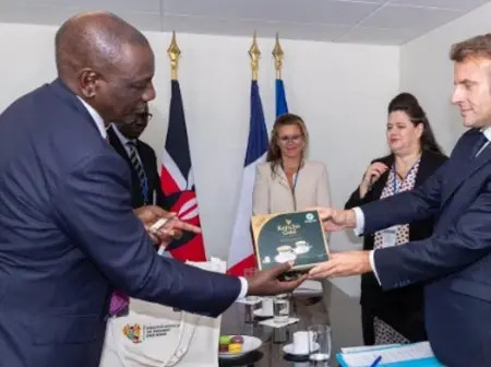 President Ruto Meets French Counterpart Emmanuel Macron in New York, Gifts Him Kenyan Tea